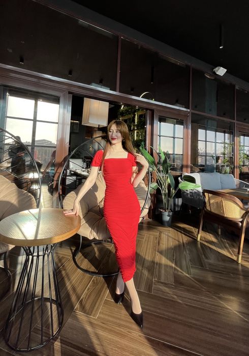 Красное платье вечернее