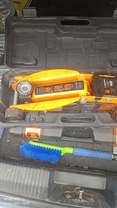 Домкрат 2.5 тонн Вихрь