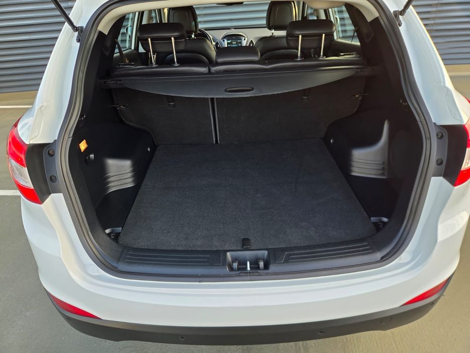 Hyundai IX35 Facelift/ 2.0 GDI / Benzină / 166 Cp / Bixenon / Led / Cameră / Navi/ Park Assist / Banchete Încalzite/ Cârlig / Manuală 6+1 / Alb / 2015