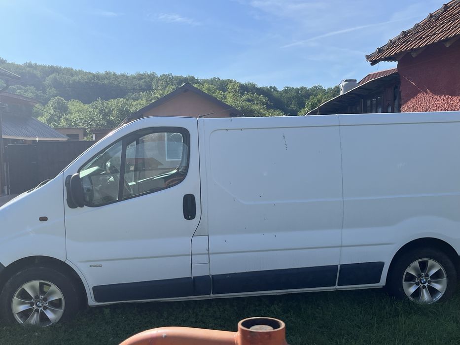 Opel vivaro 1.9 mai multe detalii in privat