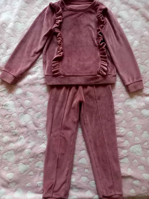 Vând trening de catifea