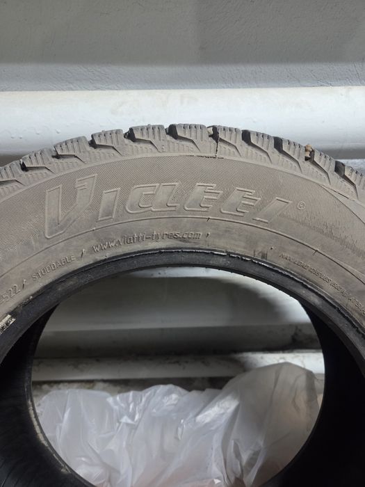 Продам зимнюю б/у резину.