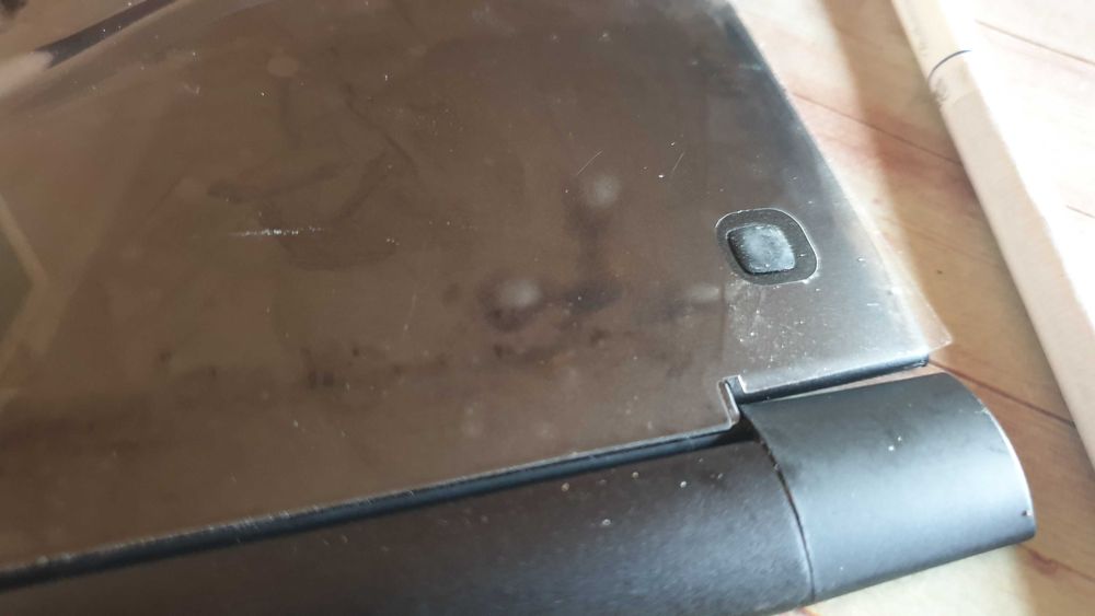 Lenovo Tab 2 Pro 13,3", с мултимедиен проектор и клавиатура.