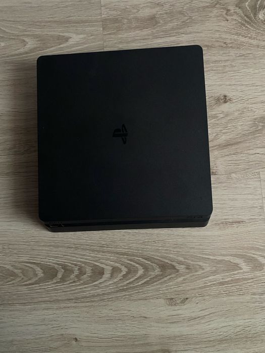 PS4 Slim 500GB + 2 джойстика + 9 игри – ГОТОВ ЗА ИГРА