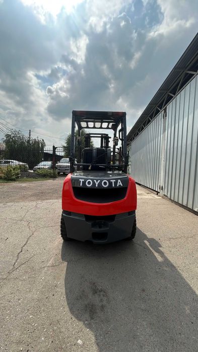 Вилочный погрузчик (кара)