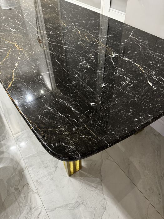 Стол из натурального камня