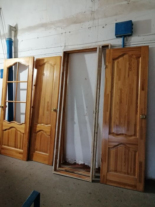 Продам двери межкомнатные из натурального дерева!