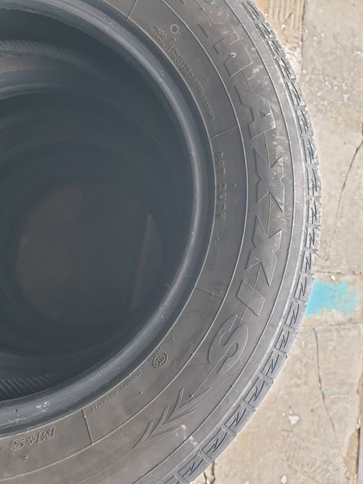Продам шины MAXXIS