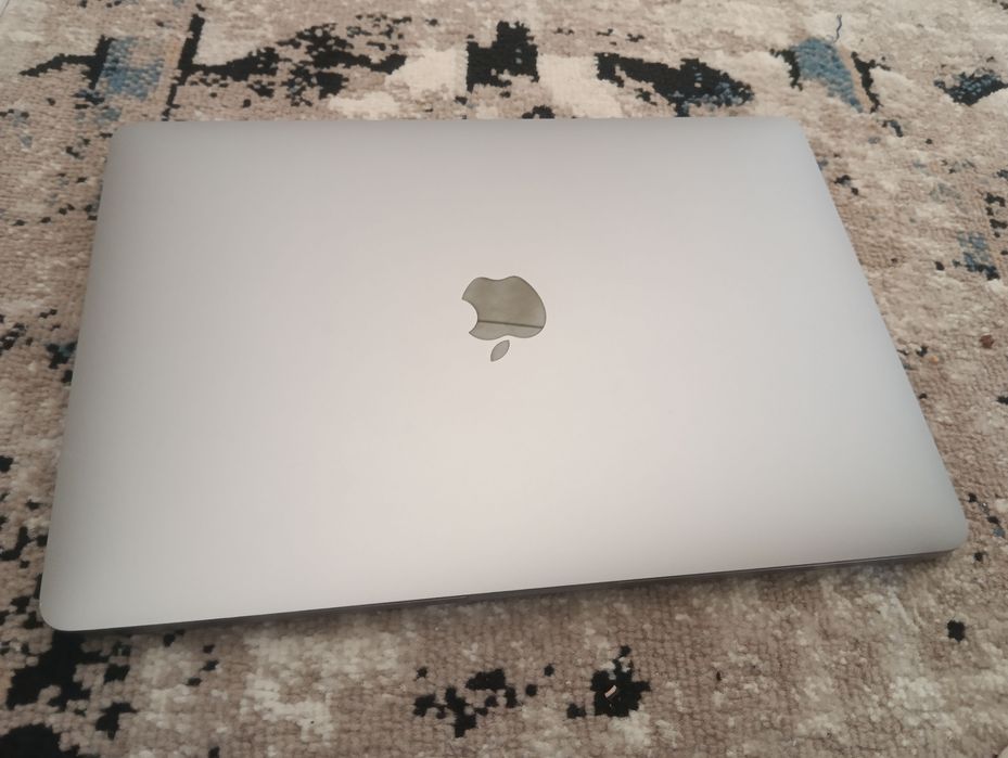 Macbook pro M2 13.3