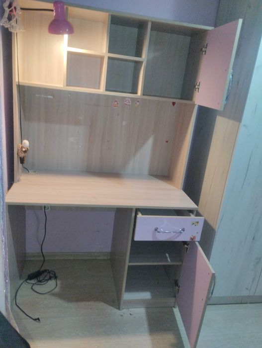 Продаю шкаф, стол письменный