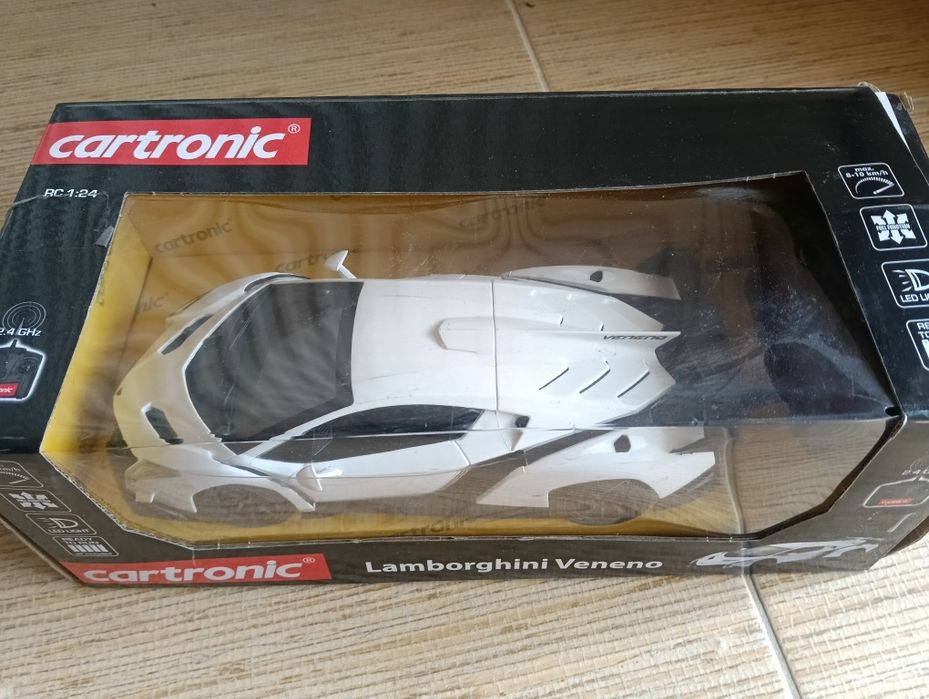 Lamborghini Veneno nou in cutie