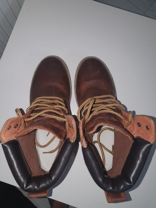 Vand bocanci tip insulete , marimea 41 , piele naturala