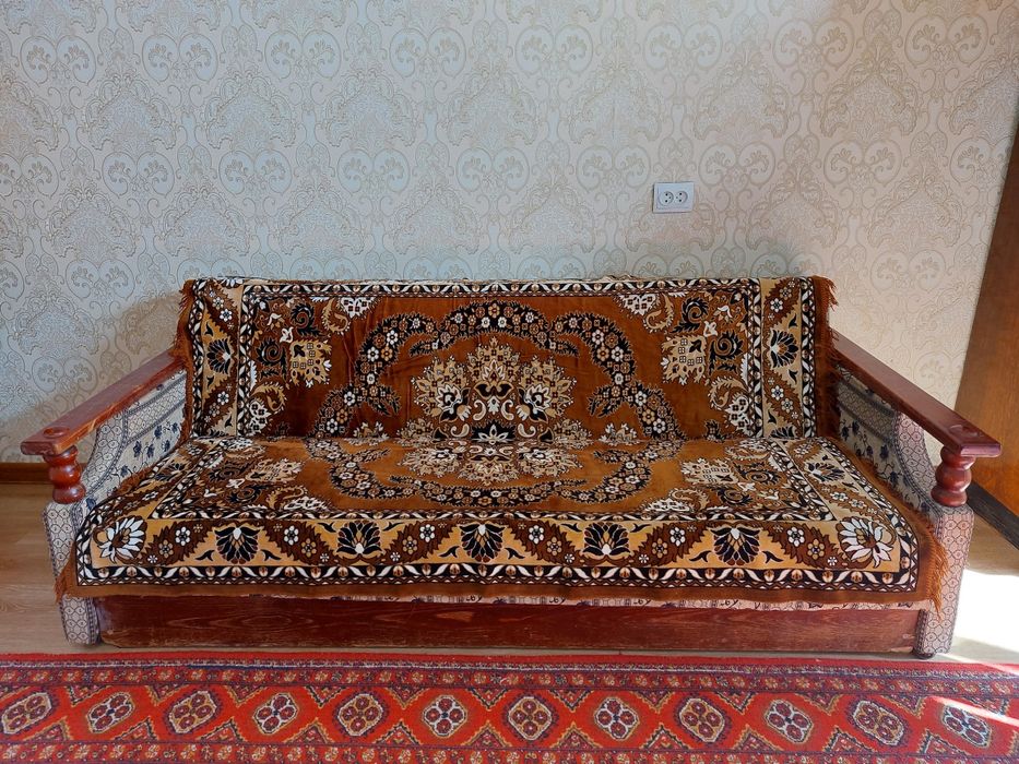 Диван и кресла продаются