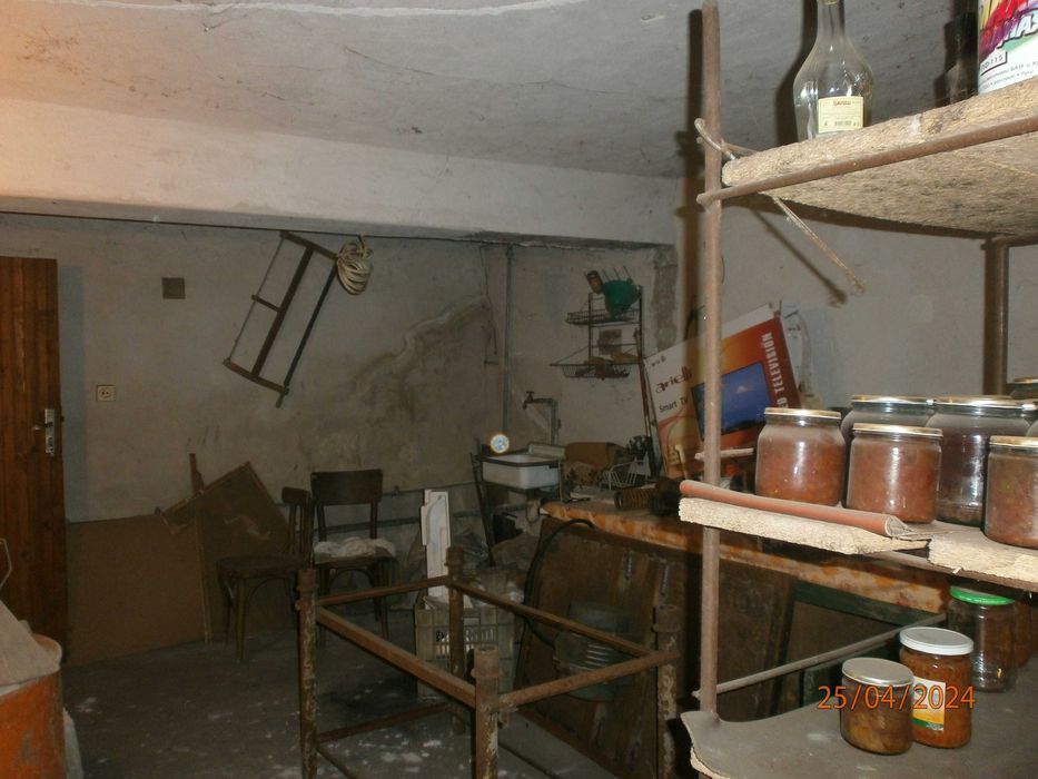 Продава се Тристаен апартамент в Плевен, Дружба 1 - 103 кв.м за 495 €/кв.м - Снимка #23