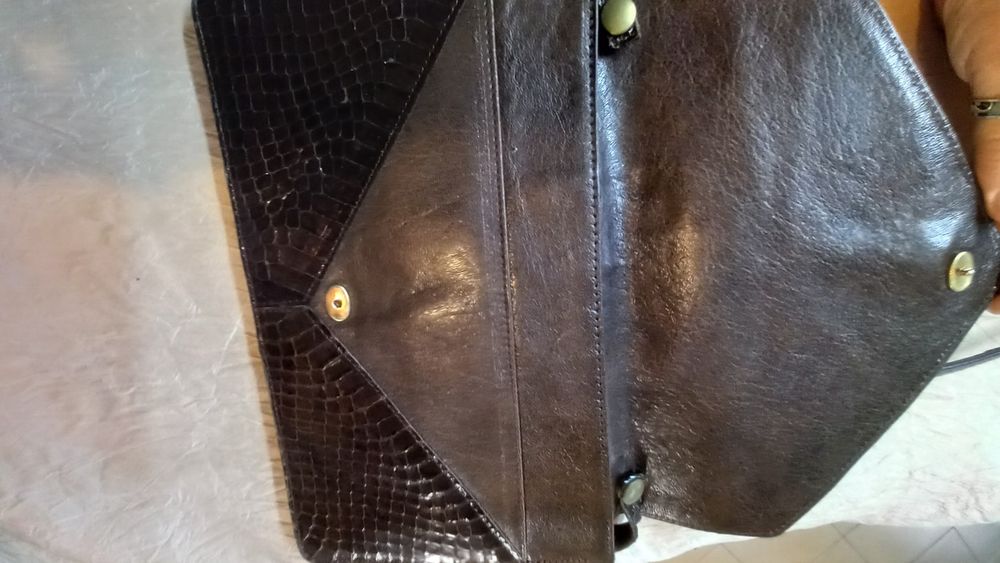 Атрактивни чанти и обувки от естествена крокодилска и змийска кожа