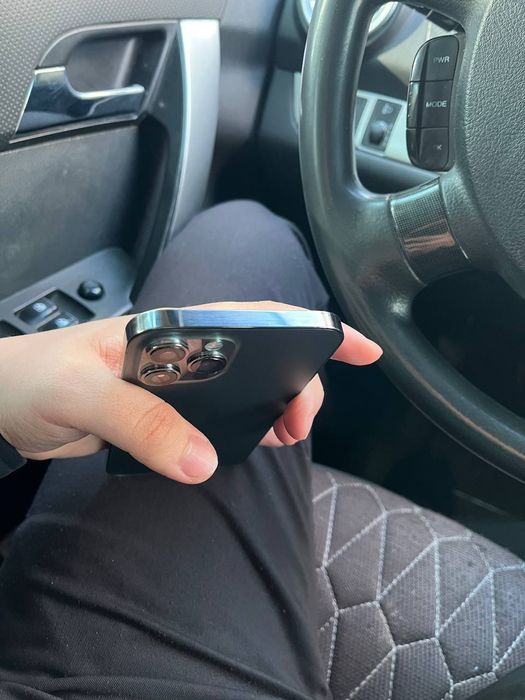 Iphone 12 pro max sotiladi