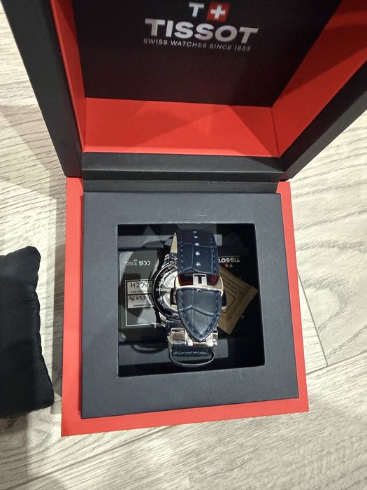 Продавам  оргинален мъжки часовник TISSOT