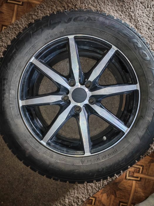 Продам комплект зимней шипованной резины 225/60 R17