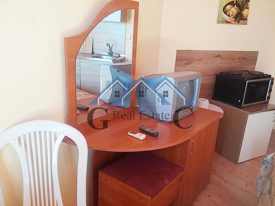 Дава се под наем  в к.к. Св.Св. Константин и Елена - 30 кв.м за 255 € - Снимка #1