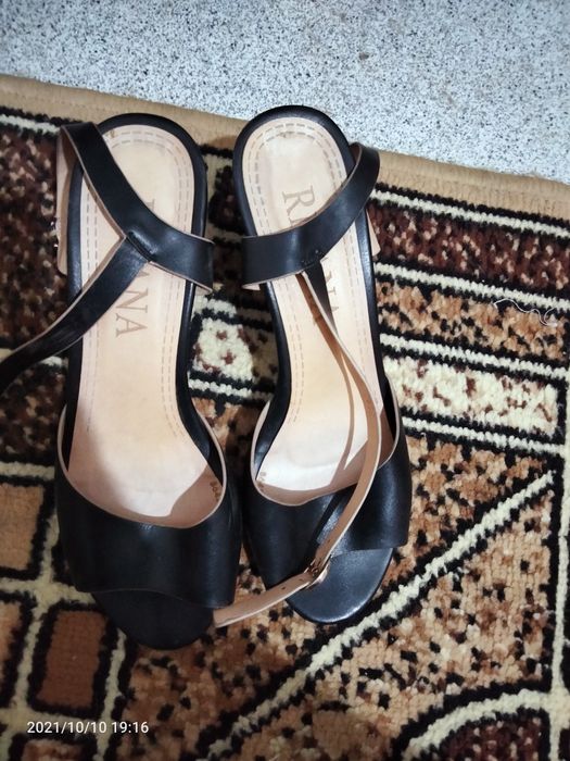 Продам туфли сандали