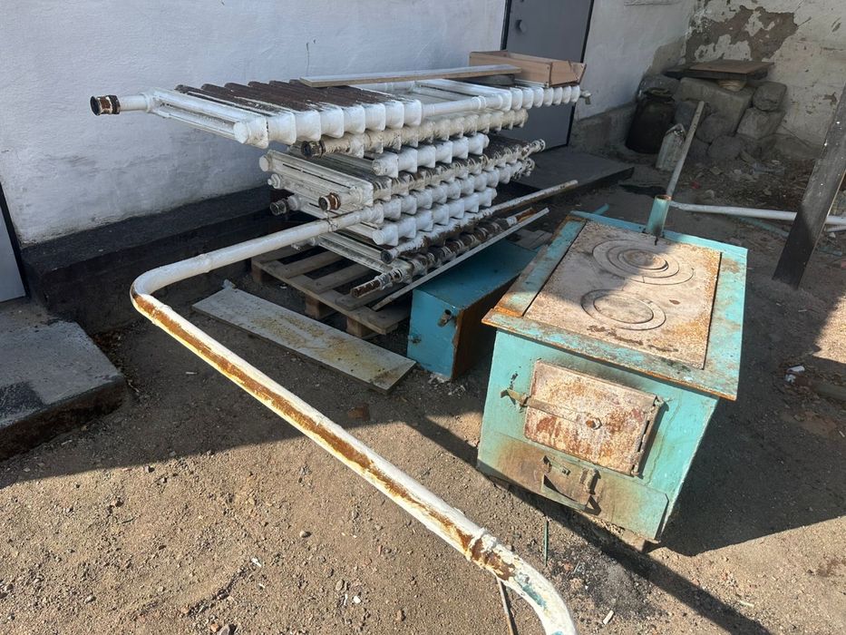 Продается паровой печь, чугунные батареи и трубы