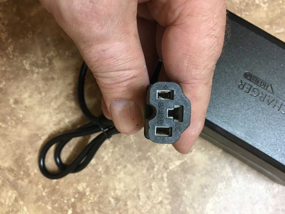 Зарядное устройство для электроскутера 48V20AH