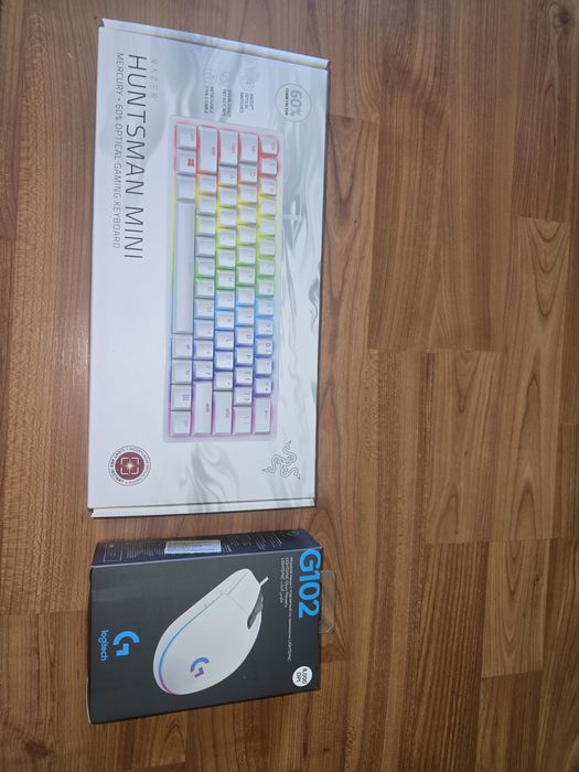 Комплект Геймърски бъндъл от мишка и клавиатура Razer Huntsman mini white и Logitech g102 white!