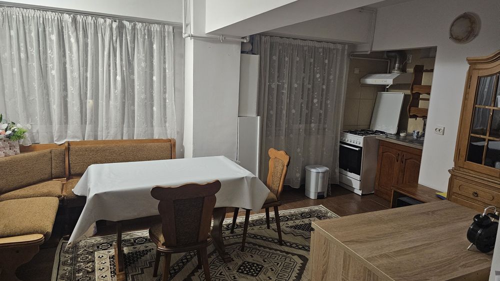 Închiriez apartament Ultracentral pe termen lung .