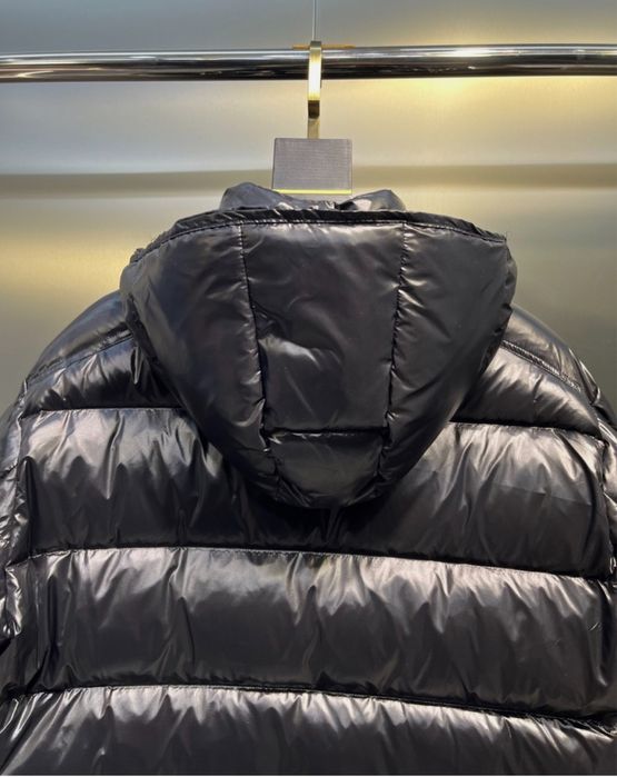 Продам пуховик MONCLER