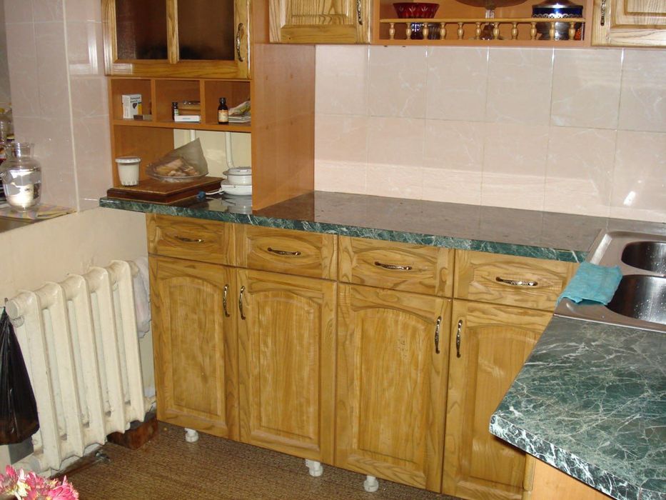 Кухонный гарнитур, стол, уголок полный комплект из дерева