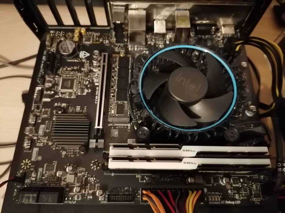 KIT PC FOLOSIT MSI PRO H610M G.Skill Trident Z RGB DDR4 16GB i3 12100F