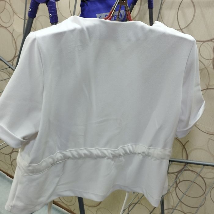 Почти новая белоснежная рубашка