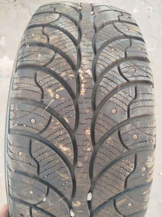 Продам шипованную резину