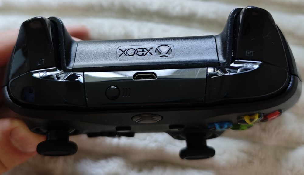 Xbox one S 1TB   и два джойстика