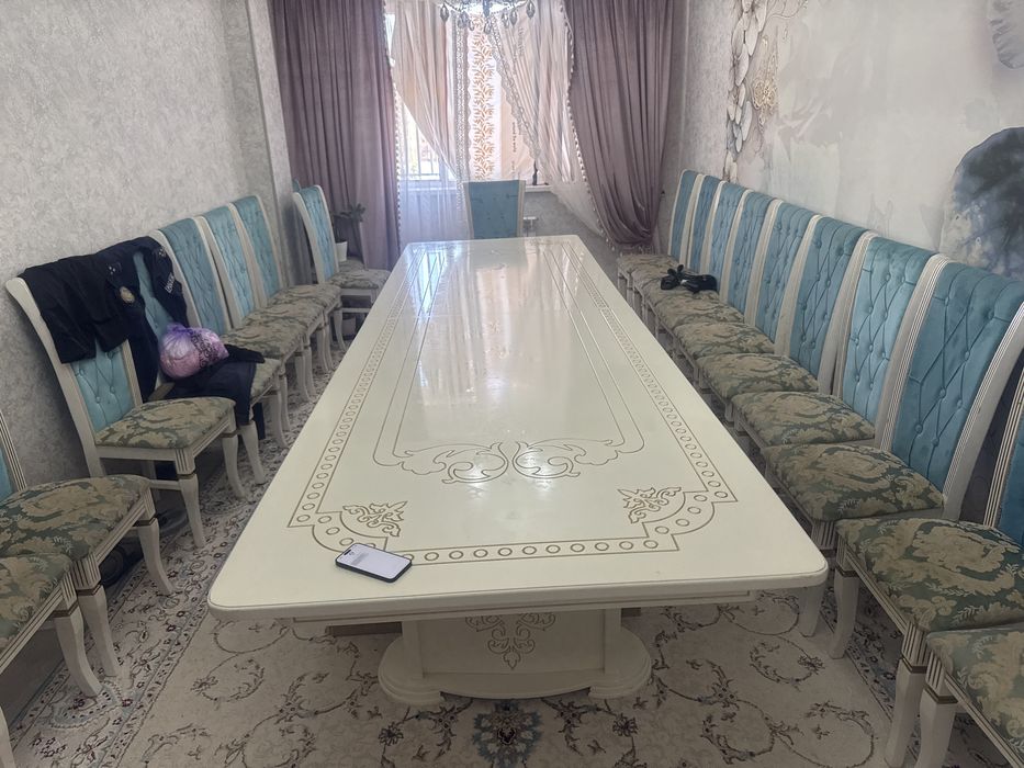 Продам стол и стулья комплект