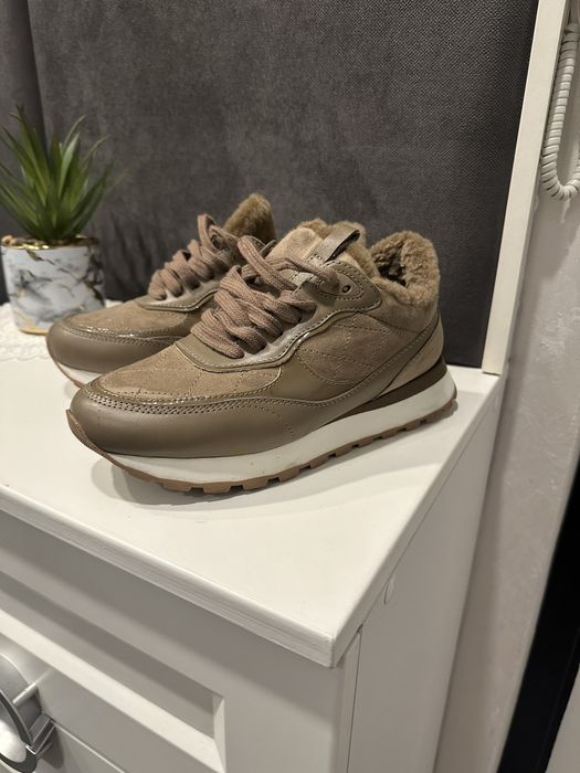 Продам зимние кроссовки Anemone