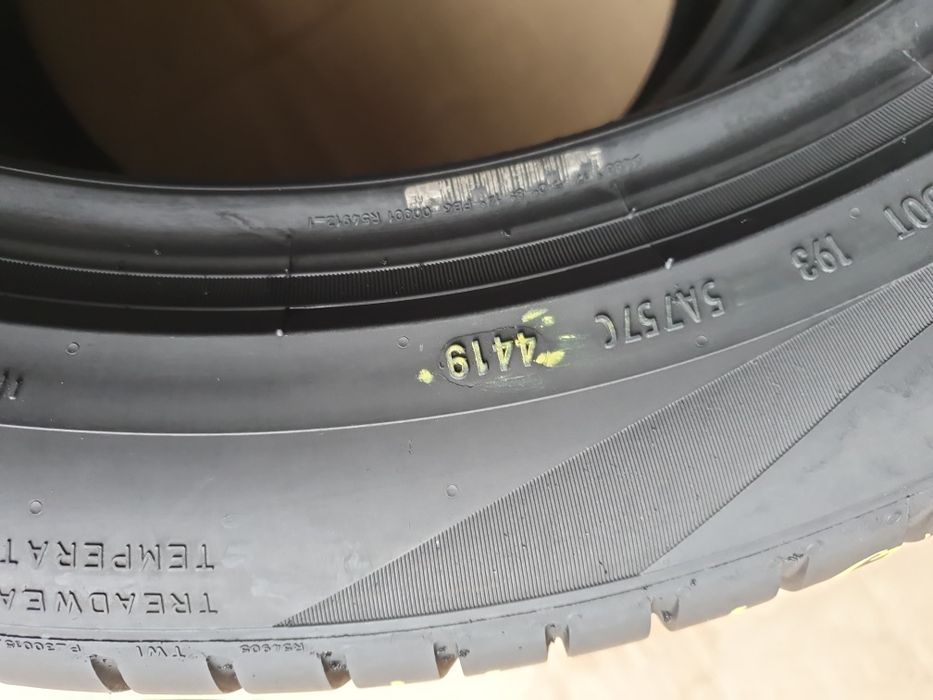 2 Anvelope Vară Pirelli Scorpion 255 45 R19  Impecabile.