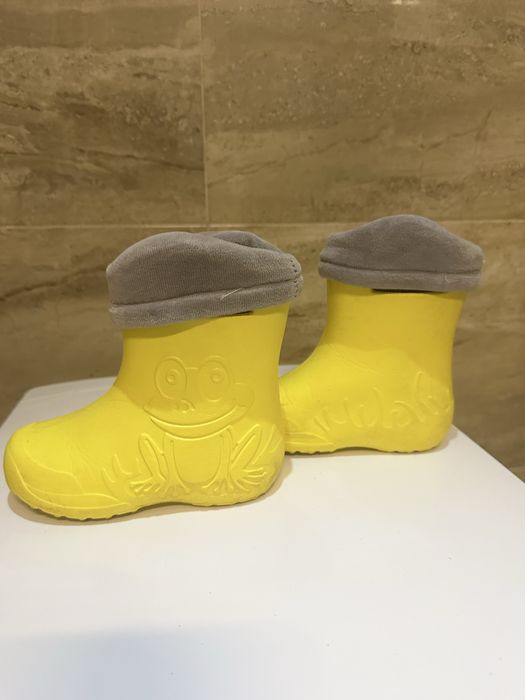 Гумени ботуши жабки 22/23 номер с чорапче - жълти