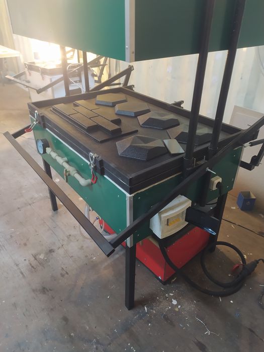 Вакуумно формовочный аппарат