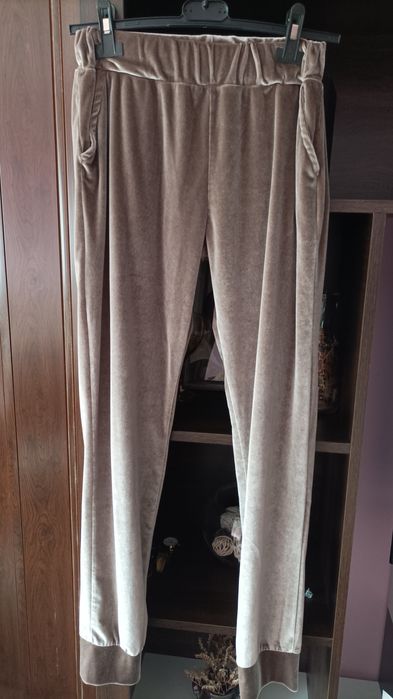 Дамски спортно- елегантен комплект