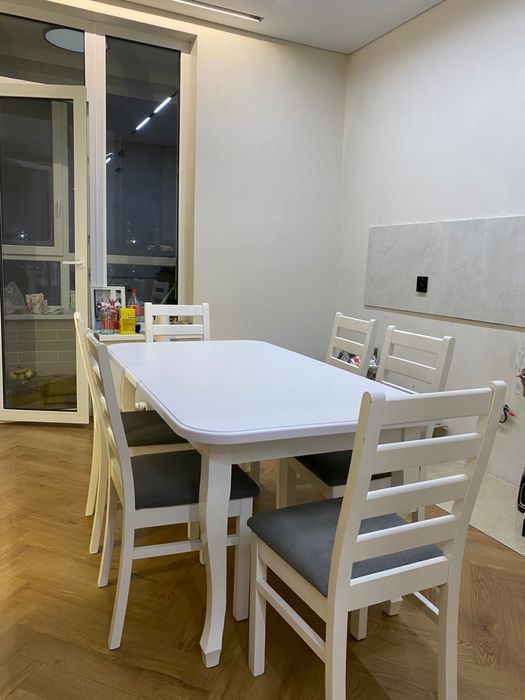 Стол со стульями