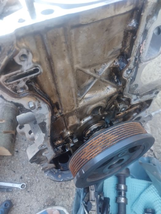 Toyota auris  2.0 126 коня  двигател на части