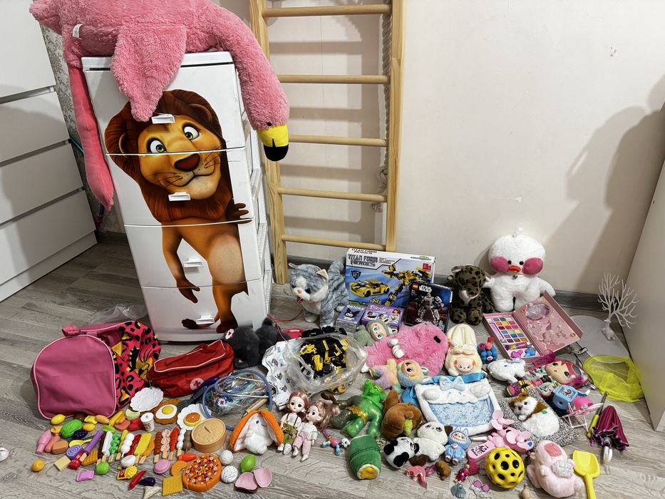 Одежда для мальчика в школу, игрушки, комод, вещи, для девочек