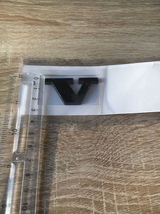 черен надпис Волво Volvo