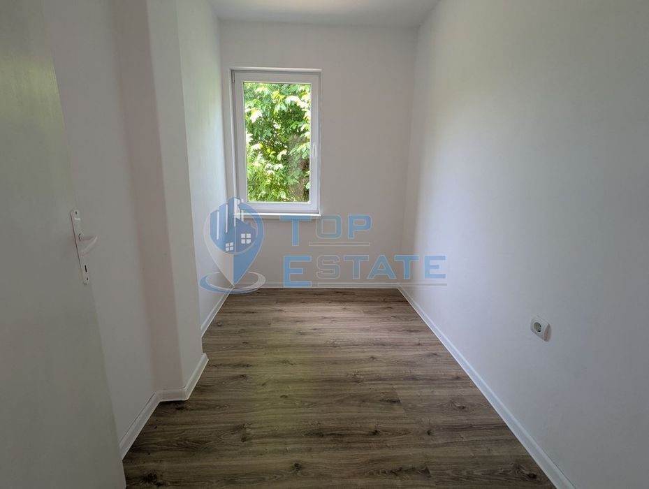 Двуетажна тухлена къща разположена в село Стамболово, община Павликен