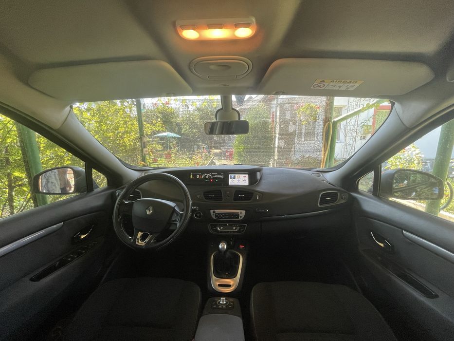 Renault Scenic - an 2016 - 210000 km