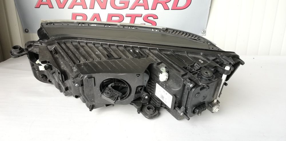 Десен и ляв фар VW Touareg 3 (2018-2024)