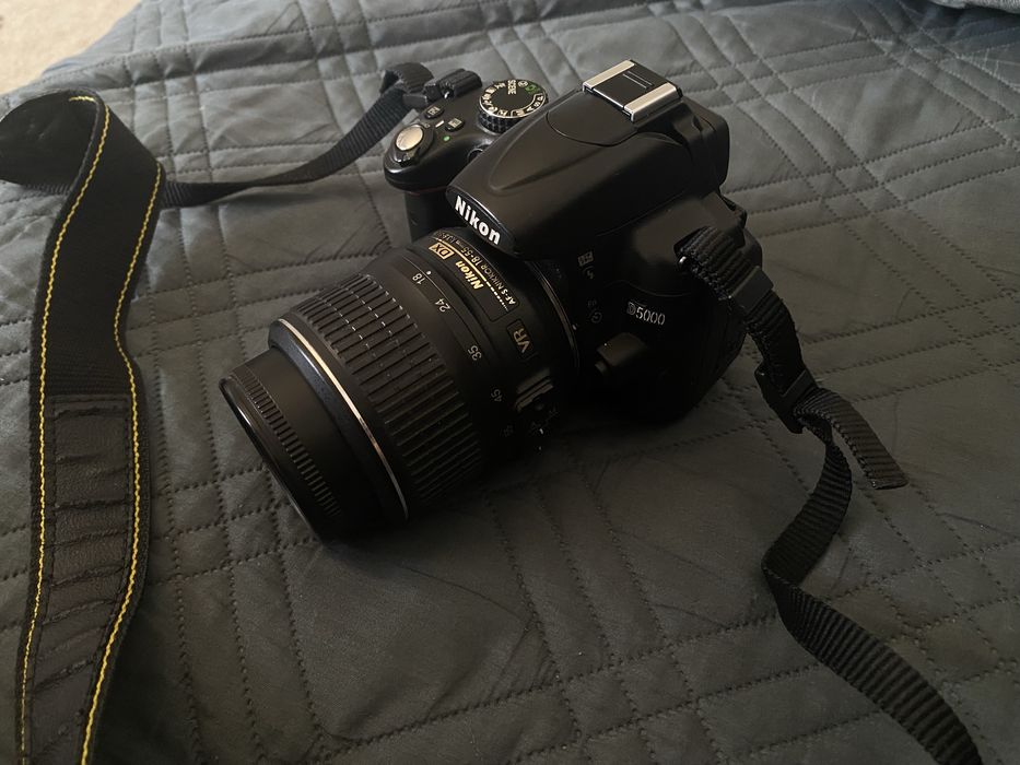камера Nikon D5000