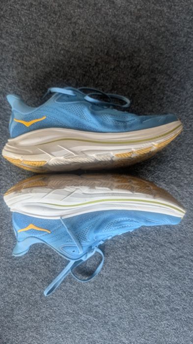 Hoka Clifton 10.