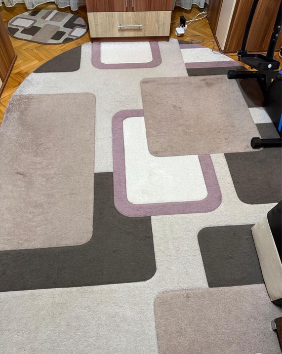 Vand covoare in stare foarte buna